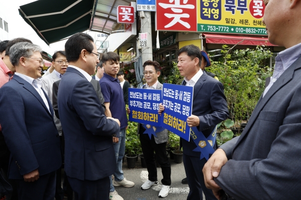 ▲김영록 전남도지사와 대면한 순천시의회, 도민 의견 수렴 없는 전라남도에 직접 항의 나서(사진제공=순천시의회)