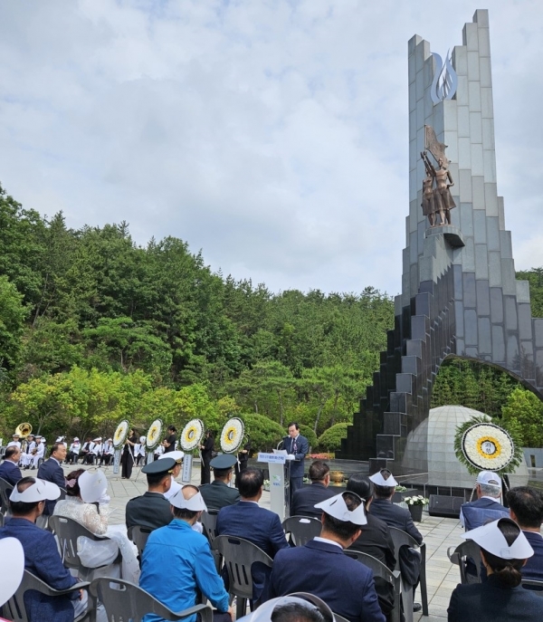 ▲지난해 현충공원에서 진행한 추념식 모습(사진제공=목포시)