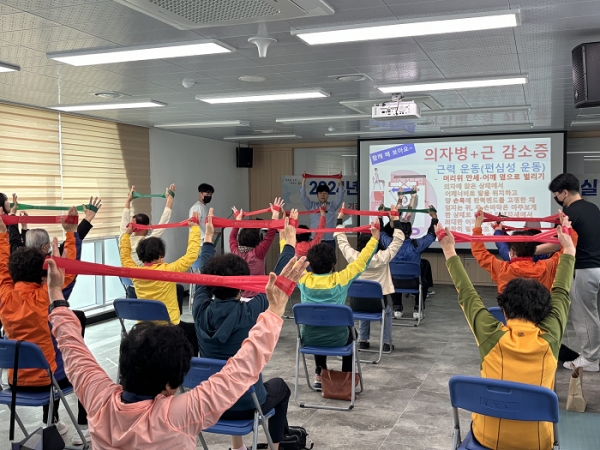 ▲함평군 보건소가 장애인의 재활 촉진 및 삶의 질 향상을 위한 장애인 주간재활 건강증진교실 프로그램을 운영하여 큰 호응을 얻고 있다.(사진제공=함평군)