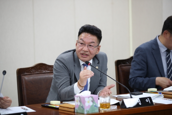 ▲김정이 전남도의원 지난 6월 4일 제381회 제1차 정례회 건설교통국 소관 2023회계연도 결산 및 예비비 지출 승인 심사(사진제공=전라남도의회)