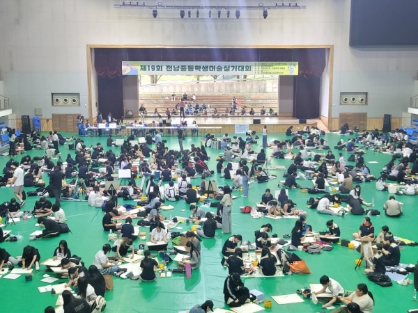 ▲12일 담양종합체육관에서 ‘제19회 전남중등학생미술실기대회’가 열리고 있다.(사진제공=담양군)