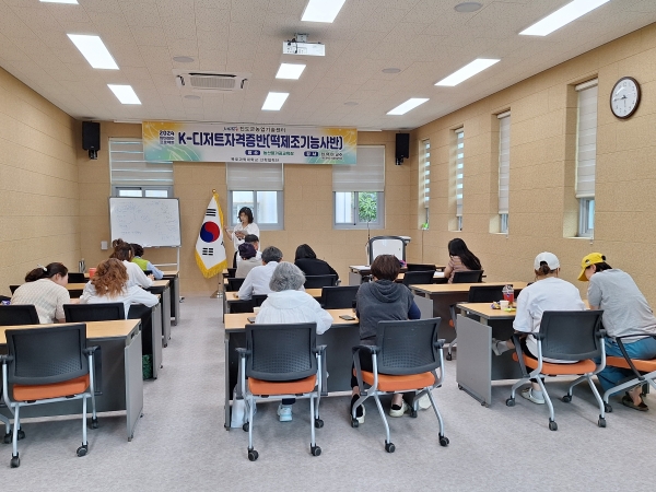 ▲진도군이 2024 맘마미아 프로젝트 ‘K-디저트자격증반’을 활발히 운영중이다.(사진제공=진도군)
