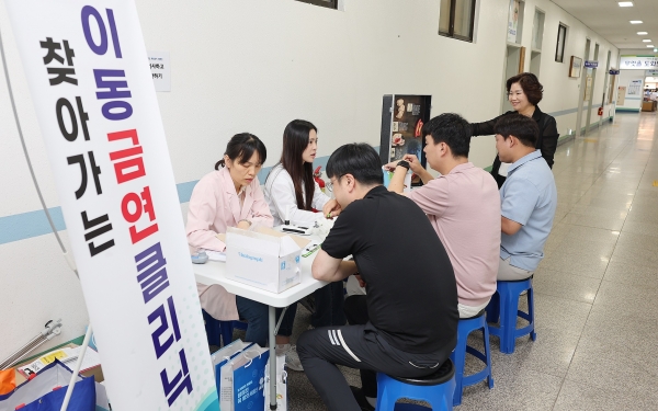 ▲함평군이 ‘찾아가는 이동 금연클리닉’이 함평군청 직원들을 대상으로 진행된다.(사진제공=함평군)