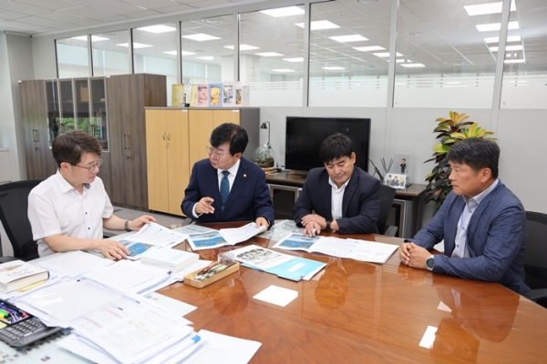 ▲김성 장흥군수가 2025년 국고 건의사업 유치를 위해 18일 기획재정부, 행정안전부, 환경부를 방문했다.(사진제공=장흥군)