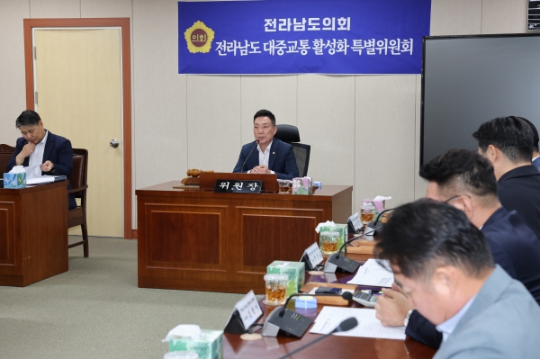 ▲전라남도의회는 18일 제381회 제1차 정례회 제2차 본회의에서 ‘전라남도 대중교통 활성화 특별위원회’ 구성 결의안을 의결하고 10명의 위원을 선임했다.(사진제공=전라남도의회)