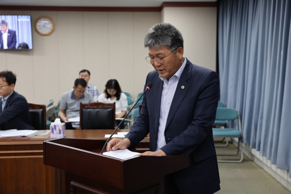 ▲전남도의회 농수산위원회 신의준 위원장이 대표 발의한 「전라남도 섬 가꾸기 지원 등에 관한 조례 일부개정조례안」이 18일 제381회 제1차 정례회 제2차 본회의에서 최종 의결됐다.(사진제공=전라남도의회)