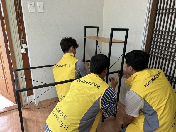 ▲담양군 수북면 지역사회보장협의체는 지난 19일 학습 환경이 열악한 청소년 가정을 대상으로 ‘꿈나무 공부방 만들기 사업’을 추진했다.(사진제공=담양군)