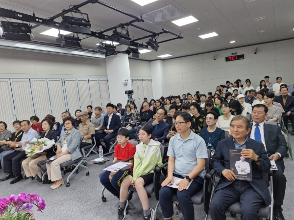 ▲바리톤 김중권의 독창회가 20일 오후 7시 CBS 전남 공개홀에서 성황리에 개최됐다.(사진=이기장 기자)