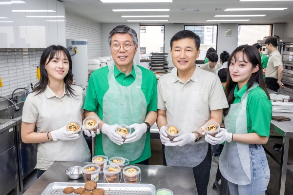 ▲광주은행은 지난 20일 대구를 방문해 영호남 상생발전과 화합을 다지는 ‘달빛동맹 봉사활동’을 실시했다.(사진제공=광주은행)