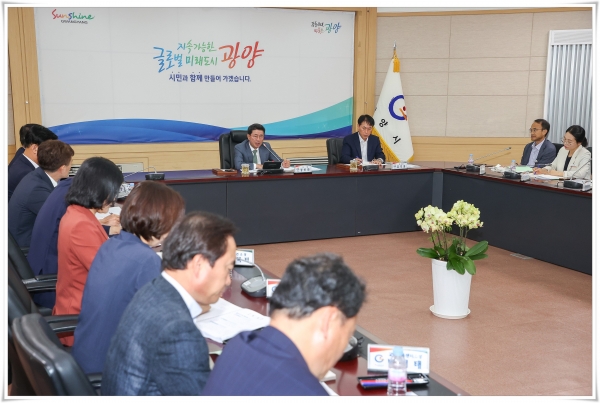 ▲정인화 광양시장은 지난 24일 본청과 읍면동 간 현안을 공유하는 읍면동장회의를 열고 여름철 자연재난 대비 철저 등을 당부했다.(사진제공=광양시)
