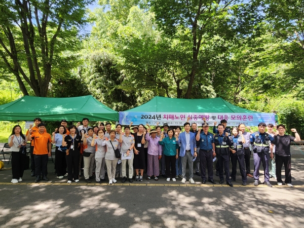 ▲구례군은 지난 26일 동편제전수관 등 구례읍 일원에서 치매 노인 실종 예방 및 대응 합동 모의훈련을 실시했다.(사진제공=구례군)