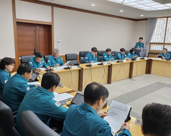 ▲함평군은 지난 1일 열린 집중호우 대응 점검회의에서 시우량 50mm 이상의 극한호우에 대비해 각 부서별 추진 상황을 점검했다.(사진제공=함평군)