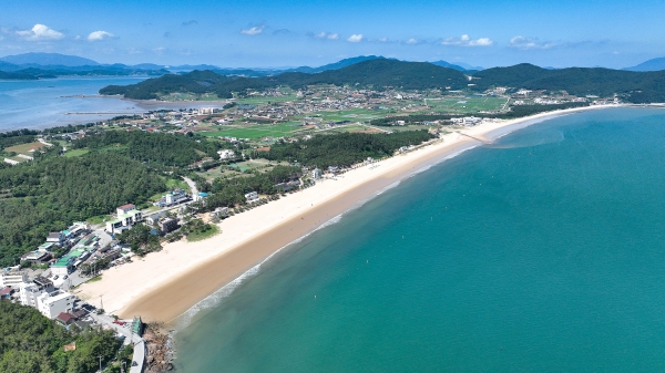 ▲신지 명사십리 해변 전경(사진제공=완도군)