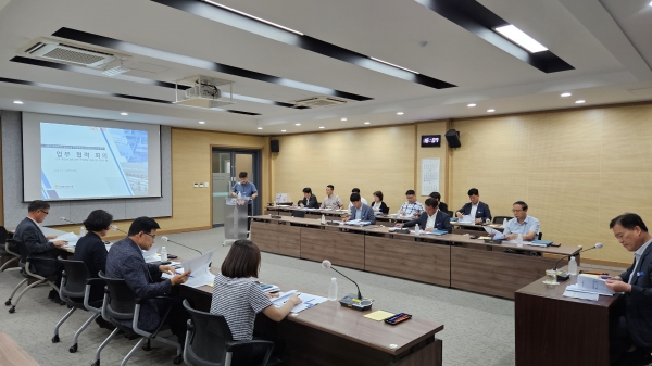 ▲영광군은 지난 4일 재생에너지 주민참여에 따른 지역별 이익공유 차등기준 마련 등에 대한 업무 협력 회의를 개최했다.(사진제공=영광군)