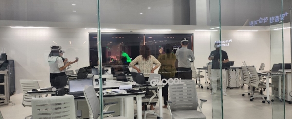 ▲가상현실을 이용한 수업을 진행하고 있다.(사진제공=전라남도교육청)