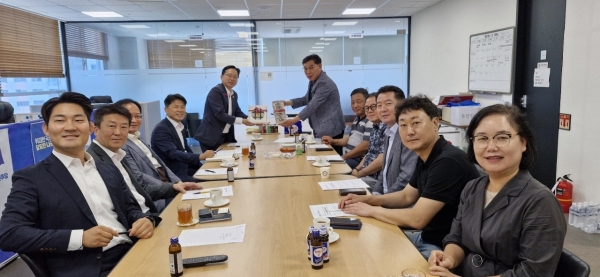 ▲김문수 국회의원은 21일 오후 의원사무실에서 순천시 소상공인연합회는 정책간담회를 실시했다(사진=이기장 기자)