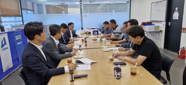 ▲김문수 국회의원은 21일 오후 의원사무실에서 순천시 소상공인연합회는 정책간담회를 실시했다(사진=이기장 기자)