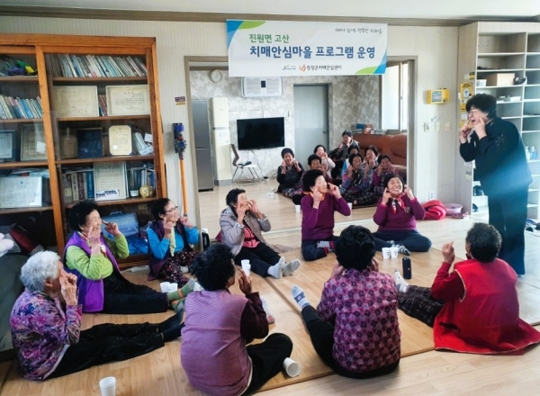 ▲장성군 진원면 '치매안심마을 프로그램' 운영 모습(사진제공=장성군)