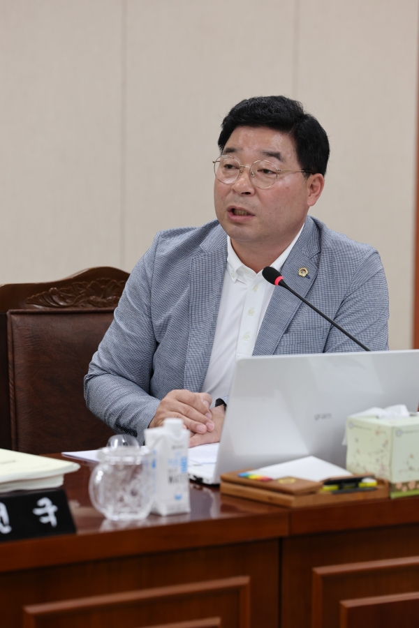 ▲신민호 전남도의원은 지난 22일 열린 관광체육국 소관 업무보고에서 지역 거점형 관광 협력정책을 적극적으로 펼칠 것을 촉구했다.(사진제공=전라남도의회)