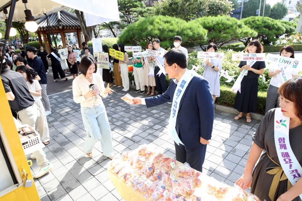 ▲지난해 진행된 조직문화 혁신 캠페인(사진제공=광주시 북구)