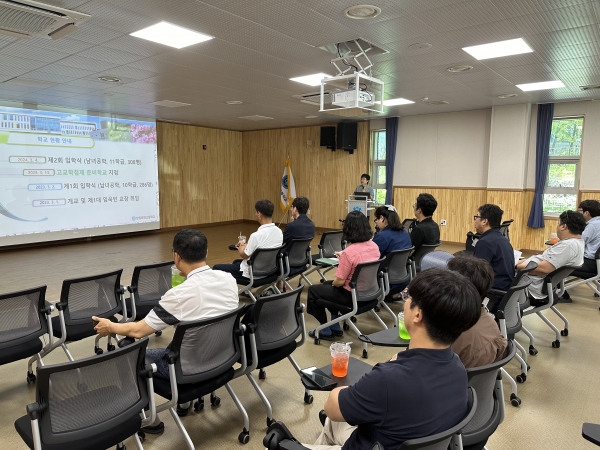 ▲31일 창원북면고등학교에서 목포고·목포여고의 성공적 통합이설을 위한 선진지 답사가 이뤄지고 있다.(사진제공=전라남도교육청)