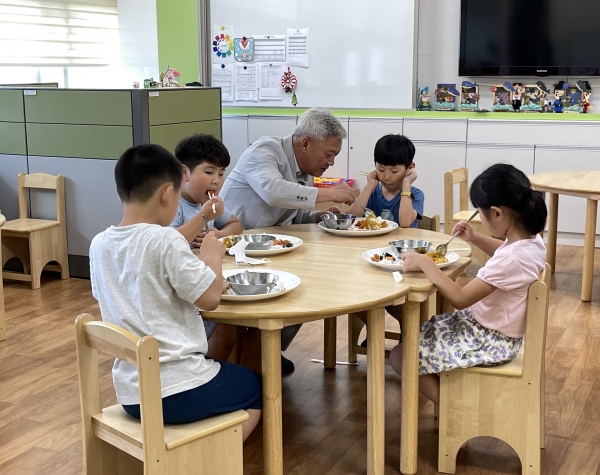 ▲보성교육지원청에서는 보성지역 여름방학 중 안전한 늘봄학교를 운영하고 있는 16교 275명의 학생에게 행복도시락을 지원하고 있다.(사진제공=보성교육지원청)