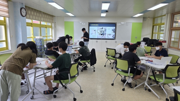 ▲보성영재교육원에서는 여름방학 학기제 프로그램을 초·중학생 총 32명을 대상으로 실시했다.(사진제공=보성교육지원청)