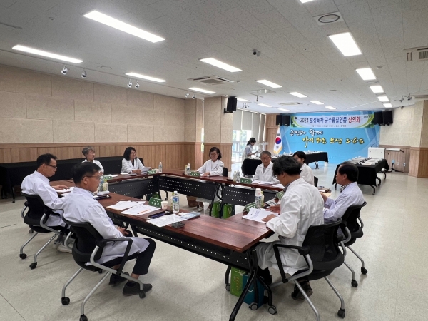 ▲평가 중인 심사위원들(사진제공=보성군)
