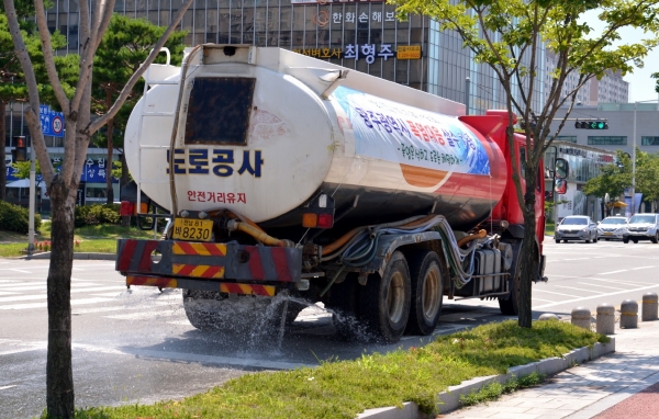 ▲푝염대응 살수차량 운행(사진제공=광주광역시)