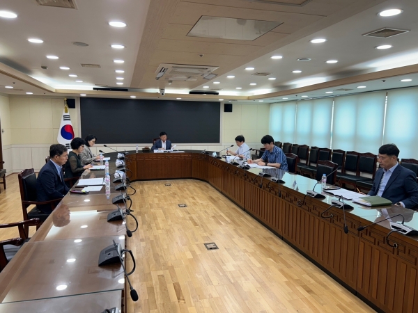 ▲지난 7일 2024년 제1회 전라남도교육규제심의위원회가 열리고 있다.(사진제공=전라남도교육청)