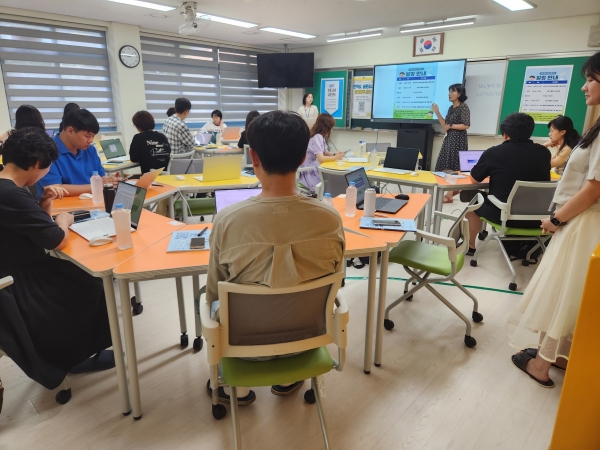 ▲동·서부교육지원청이 거점 초등학교 대상 AI디지털교과서 대상 초등교원 연수를 실시한다.(사진제공=광주광역시교육청)