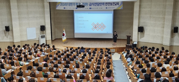 ▲광주시교육청이 급식전담인력 안전보건 정기 교육을 실시했다.(사진제공=광주광역시교육청)