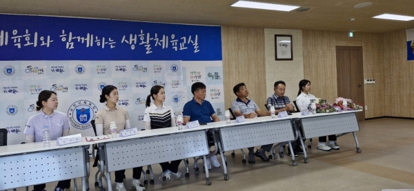 ▲순천시체육회는 13일 오전 순천시 체육회 3층에서 제33회 파리올림픽 국가대표 양궁선수로 출전해 국위 선양 및 순천의 명예를 드높인 순천시청 직장운동부 소속 양궁부 남수현 선수의 성과를 축하하기 의한 환영식을 개최했다.(사진=이기장 기자)