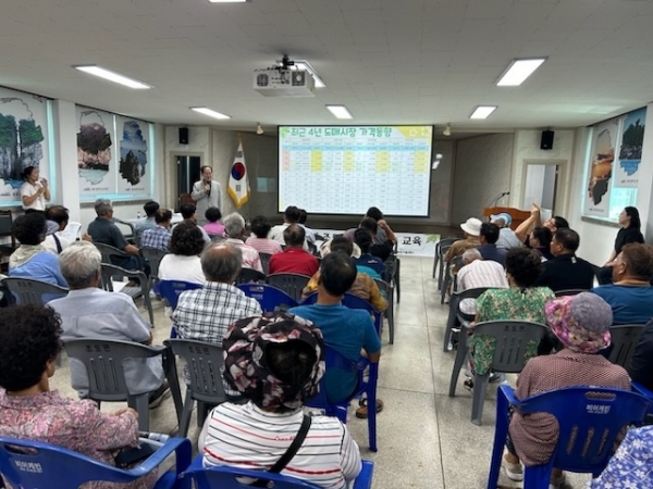 진도군(군수 김희수)은 지난 12일 조도면 주민들을 대상으로 조도 쑥 재배기술 교육과 농약안전사용기준(PLS) 교육을 했다.