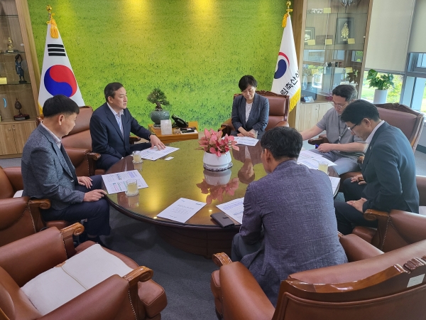 ▲이병노 담양군수가 지난 16일 농림축산식품부를 방문해 담양군 농업에 대한 현안 해결을 위한 사업 등을 건의했다.(사진제공=담양군)