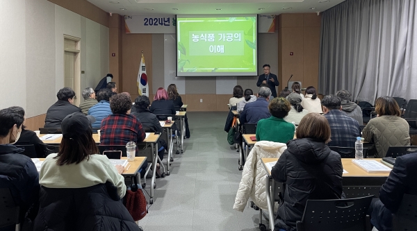 ▲농식품 제품개발 실무 이론 교육을 실시하고 있다.(사진제공=보성군)