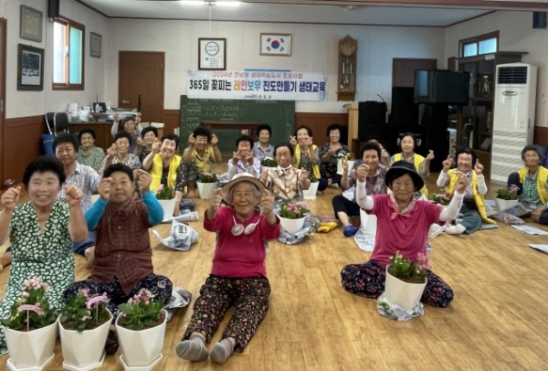 ▲진도군은 지난 19일부터 임회면 호구마을을 시작으로 9월까지 총 14개 마을을 순회하는 일정으로 생태교육을 진행하고 있다.(사진제공=진도군)