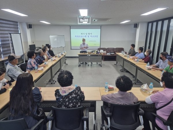 ▲고흥군은 지난 23일 재가 암 환자와 보호자를 대상으로 암 치유프로그램을 운영했다.(사진제공=고흥군)
