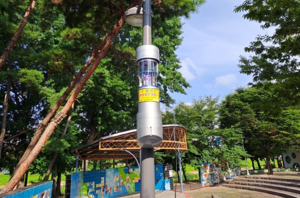 ▲친환경 포충기 설치 모습(사진제공=광주 광산구)