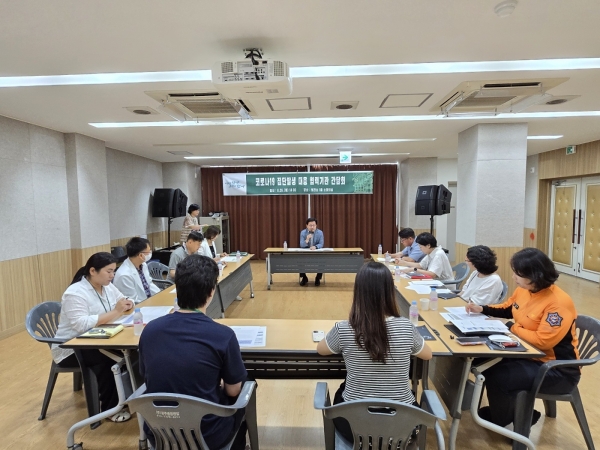 ▲담양군이 코로나바이러스감염증-19의 입원환자가 증가하는 가운데 감염 고위험군의 보호를 위한 협력 기관 간담회를 진행했다.(사진제공=담양군)