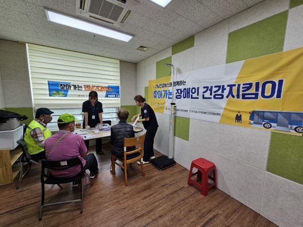 ▲찾아가는 건강 상담 서비스를 진행하고 있다.(사진제공=보성군)