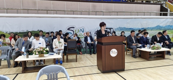 ▲제8회 순천시장배 전국장애인 댄스 스포츠대회 및 한마음 종합포메이션 대회가 1일 오후 순천시 팔마실내체육관에서 성황리에 개최된 가운데 임정심 회장이 대회사를 하고 있다(사진=이기장 기자)