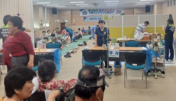 ▲‘농촌 왕진버스’ 사업이 지역 주민의 큰 호응을 얻고 있다.