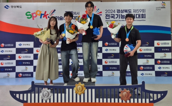 ▲IT네트워크시스템 금메달 광주소프트웨어마이스터고 이현준, 김종한, 동메달 백승주(사진제공=광주광역시교육청)