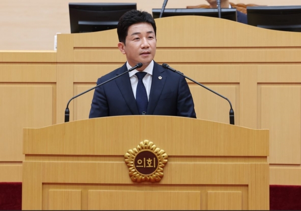 ▲김진남 전남도의원은 2일 열린 전남도의회 제384회 임시회에서 “딥페이크 성범죄 문제를 전남도만의 빛나는 해결책으로 맞서야 한다”며 5분 자유발언에 나섰다.(사진제공=전라남도의회)