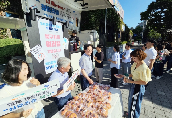 ▲광주시 북구가 4일 청렴 문화 확산 캠페인 ‘청바지 데이’를 운영했다.(사진제공=광주시 북구)