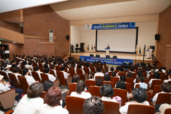 ▲양성평등 주간 기념행사에서 축사 중인 신우철 완도군수(사진제공=완도군)