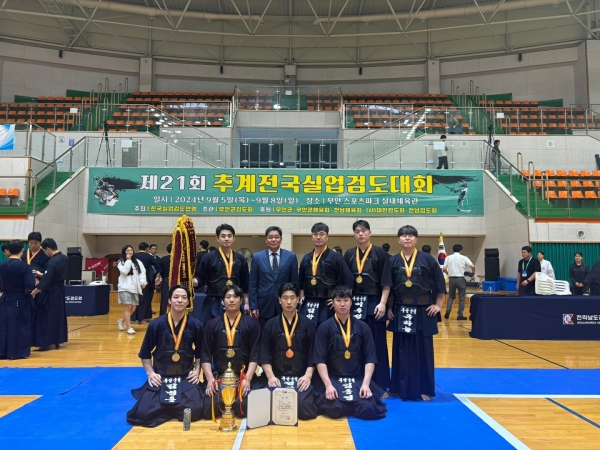 ▲추계 전국실업검도대회에서 단체전 2연패를 달성한 무안군청 검도단(사진제공=무안군)