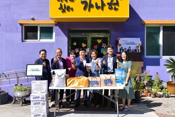 ▲정기명 여수시장이 추석을 앞두고 관내 사회복지시설을 위문해 따뜻한 명절을 보낼 수 있도록 격려했다.(사진제공=여수시)