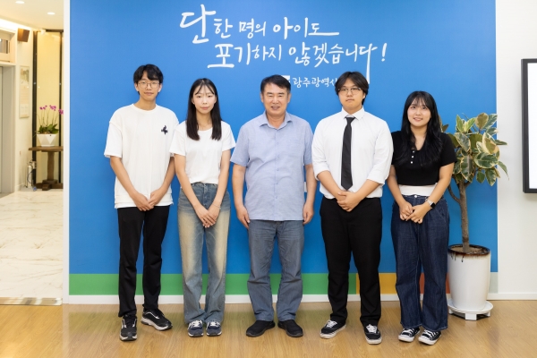 ▲이정선 광주시교육감은 12일 광주교육대학교 총학생회와 만나 초등 교원 임용 수급 계획과 교권 향상 방안, 교육청-광주교대 교육협력 사업 추진 등에 대해 논의했다.(사진제공=광주광역시교육청)